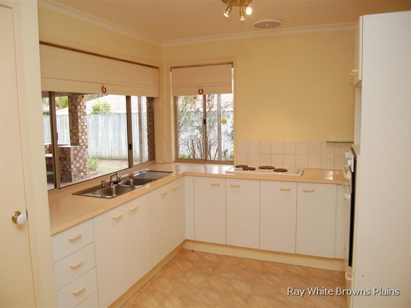 3 Aronia Court, Regents Park QLD 4118