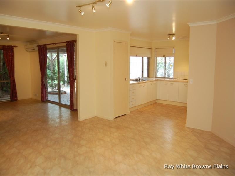 3 Aronia Court, Regents Park QLD 4118