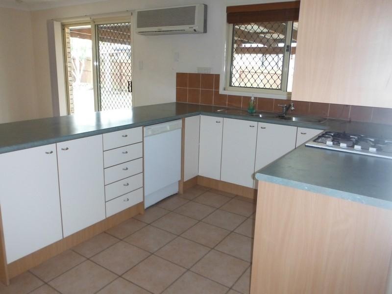 4 Gilbert Court, Hillcrest QLD 4118