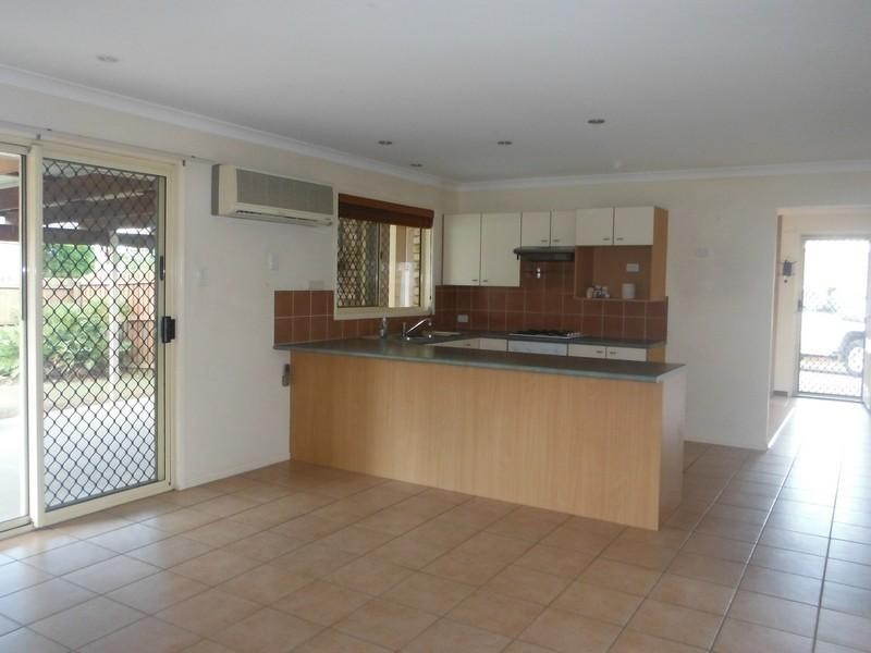 4 Gilbert Court, Hillcrest QLD 4118