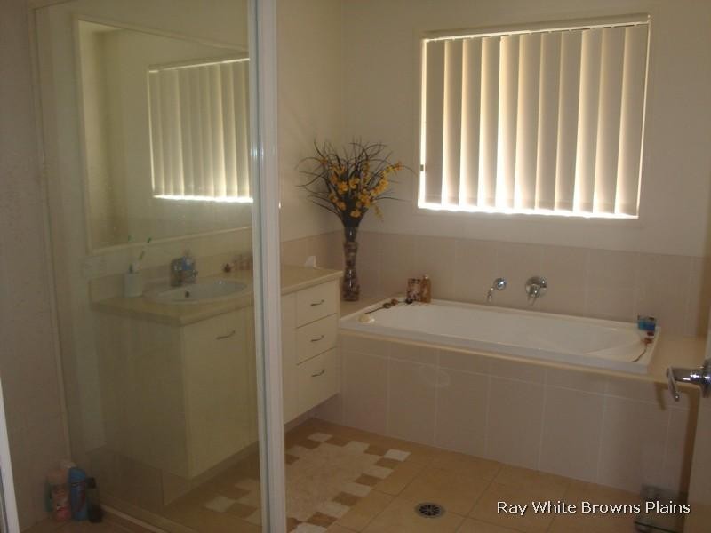 Hillcrest QLD 4118