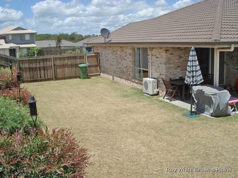 31 Coolum Court, Regents Park QLD 4118