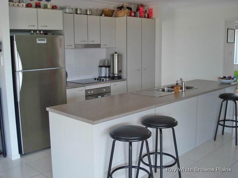 31 Coolum Court, Regents Park QLD 4118