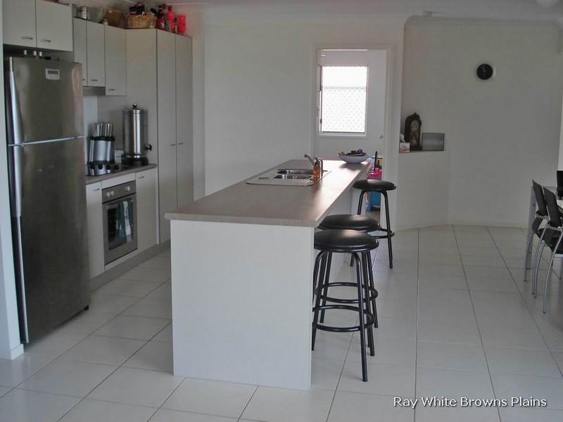 31 Coolum Court, Regents Park QLD 4118