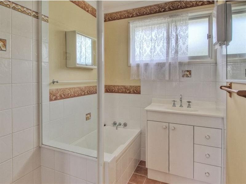 10 LICHEN Court, Regents Park QLD 4118