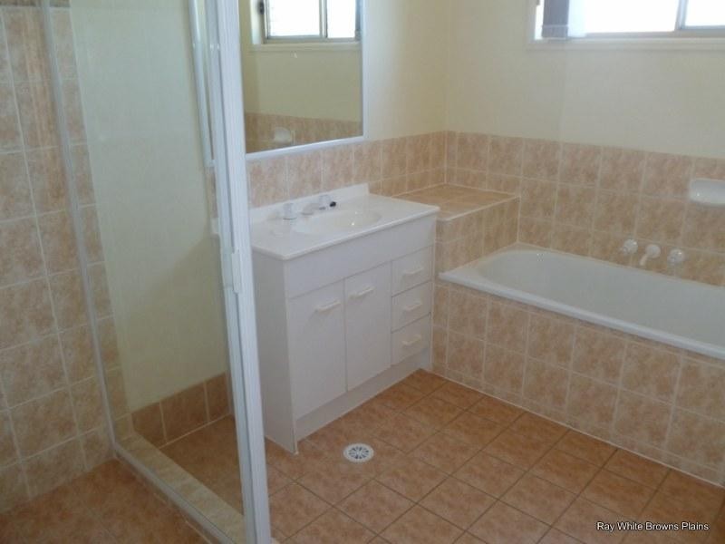 50 Solandra Circuit, Regents Park QLD 4118