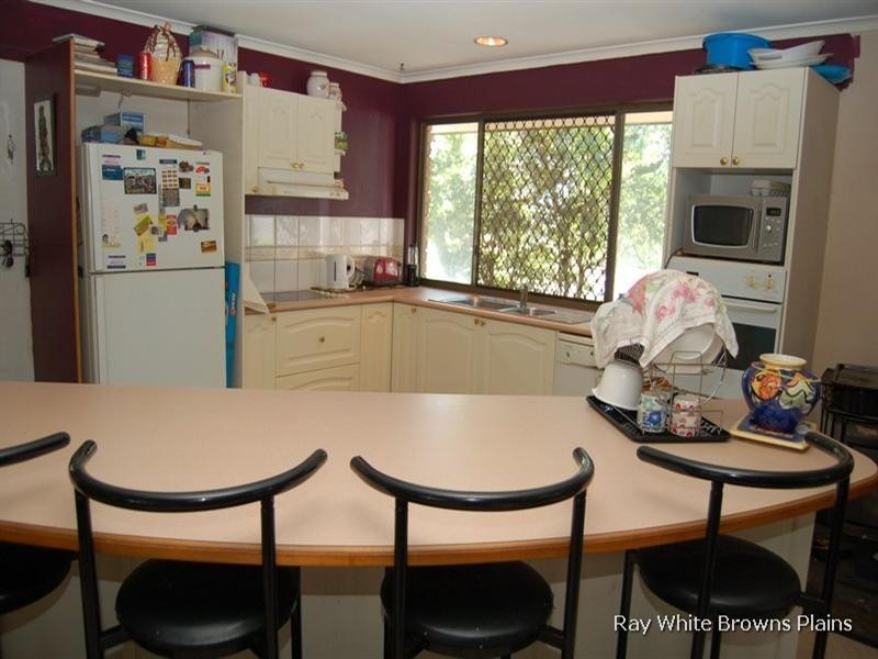 26 Pine Street, Hillcrest QLD 4118