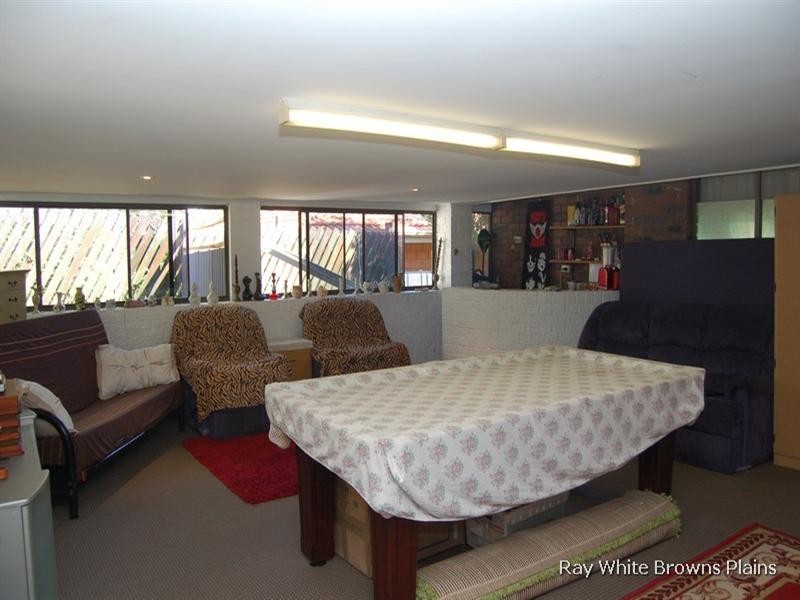 26 Pine Street, Hillcrest QLD 4118