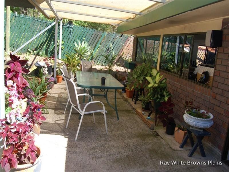 26 Pine Street, Hillcrest QLD 4118