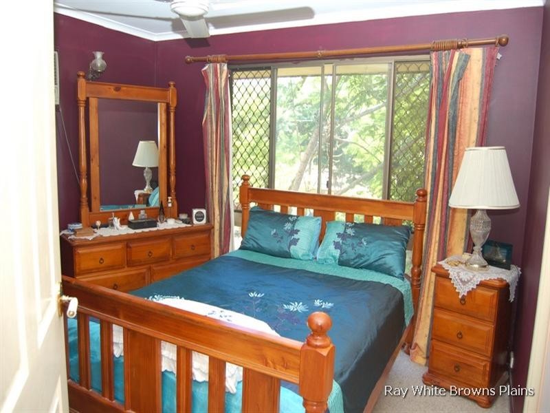 26 Pine Street, Hillcrest QLD 4118