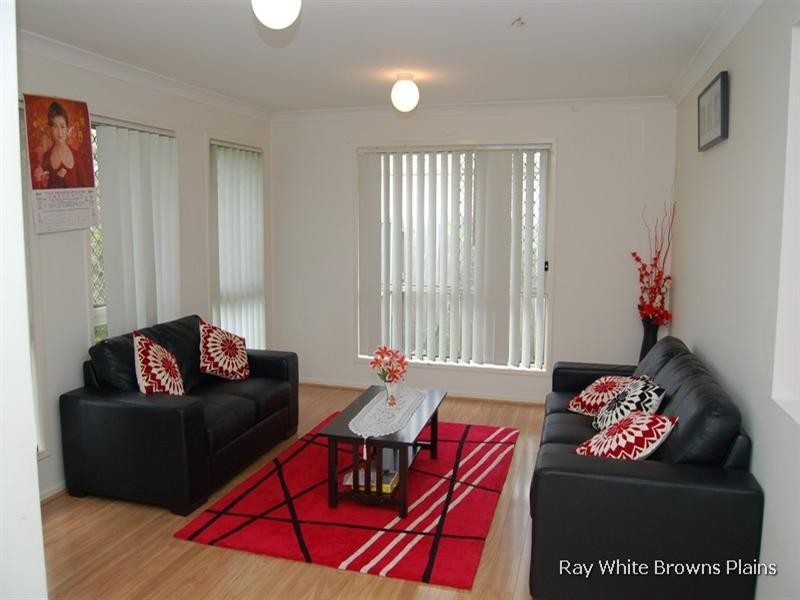 8 Coolum Court, Regents Park QLD 4118