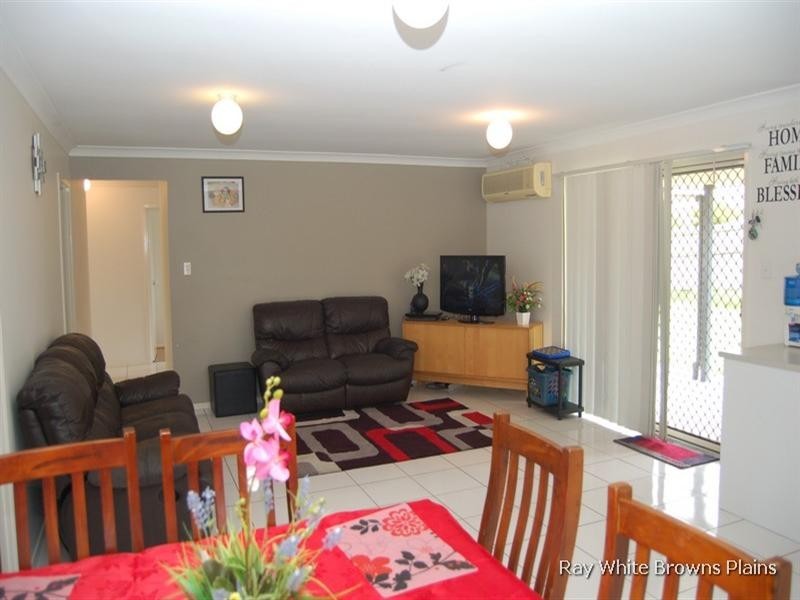 8 Coolum Court, Regents Park QLD 4118