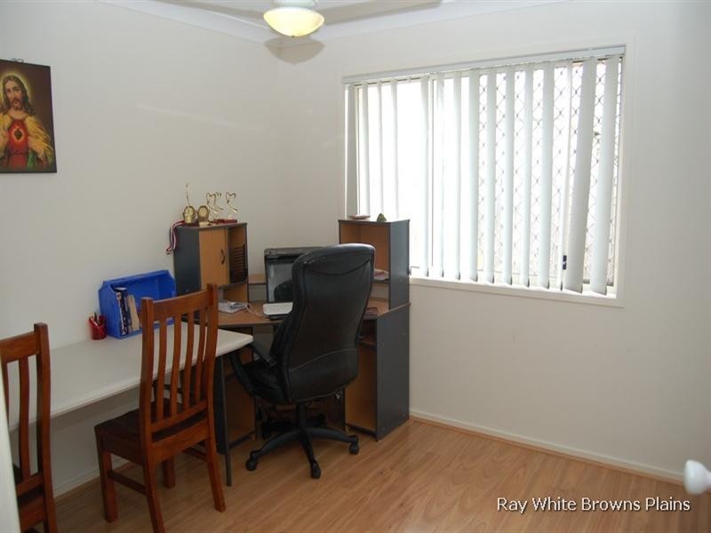 8 Coolum Court, Regents Park QLD 4118