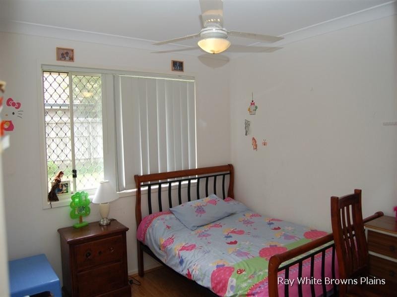 8 Coolum Court, Regents Park QLD 4118