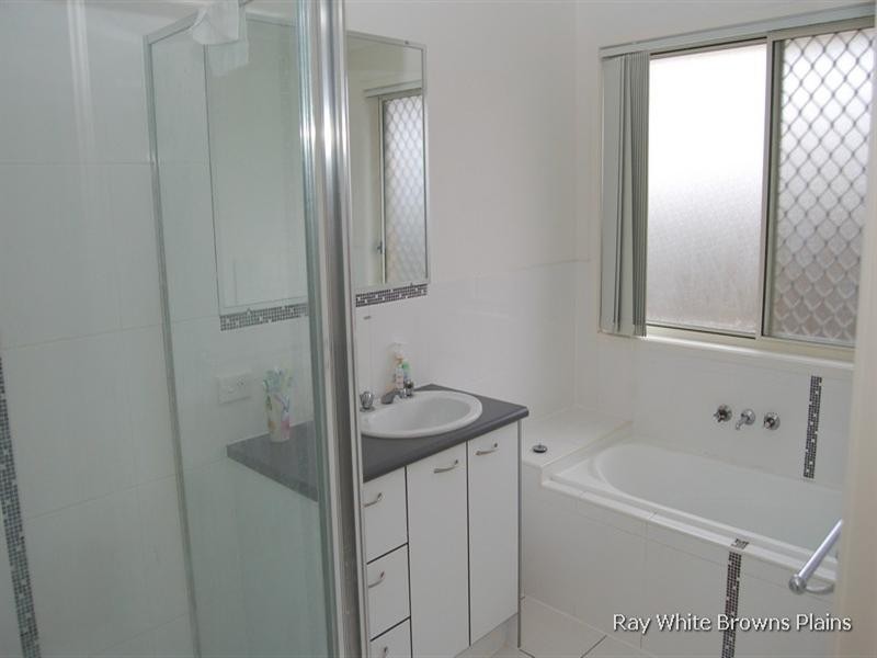 8 Coolum Court, Regents Park QLD 4118