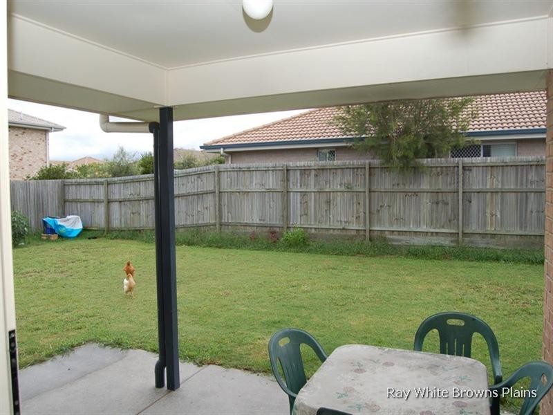 8 Coolum Court, Regents Park QLD 4118