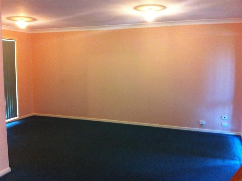 8 Pine Street, Hillcrest QLD 4118