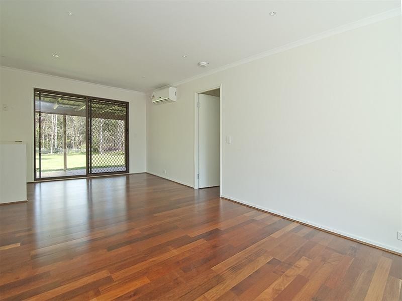 8 Kew Place, Munruben QLD 4125