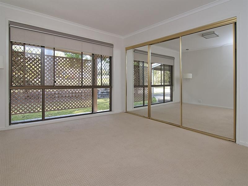 8 Kew Place, Munruben QLD 4125