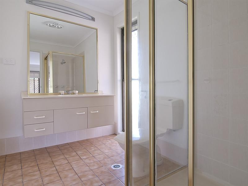 8 Kew Place, Munruben QLD 4125