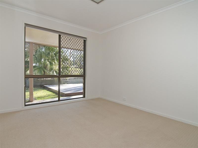 8 Kew Place, Munruben QLD 4125