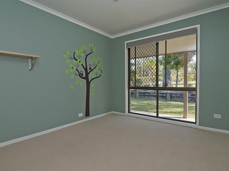 8 Kew Place, Munruben QLD 4125