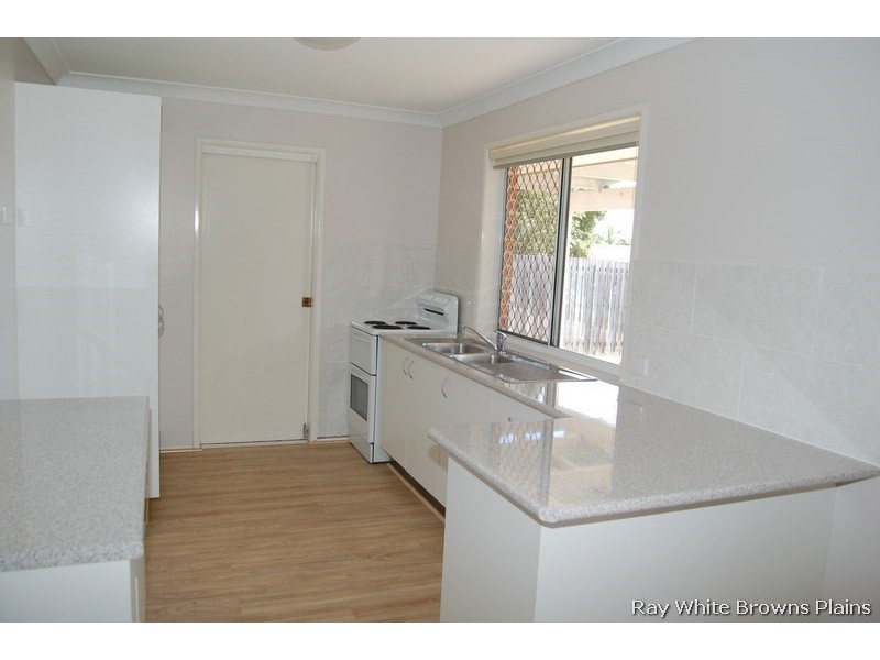 15 Sundowner Street, Regents Park QLD 4118