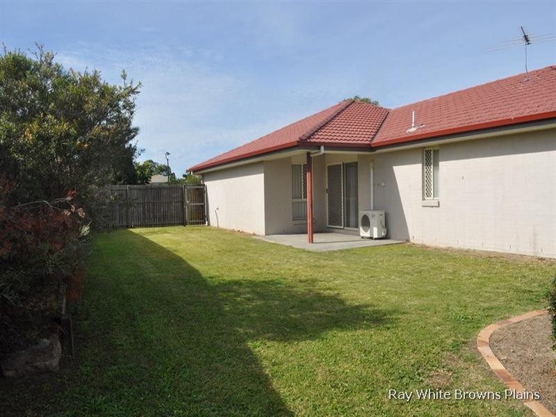8 Rainbow Court, Regents Park QLD 4118