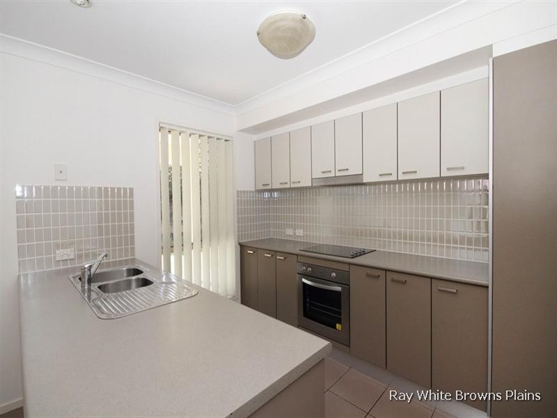 6 Marcoola Place, Regents Park QLD 4118