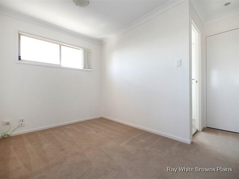 6 Marcoola Place, Regents Park QLD 4118