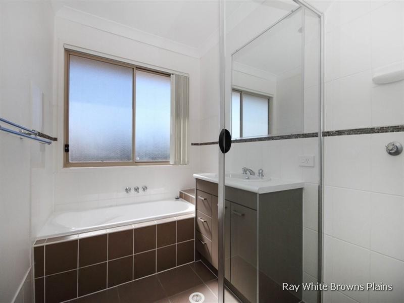 6 Marcoola Place, Regents Park QLD 4118