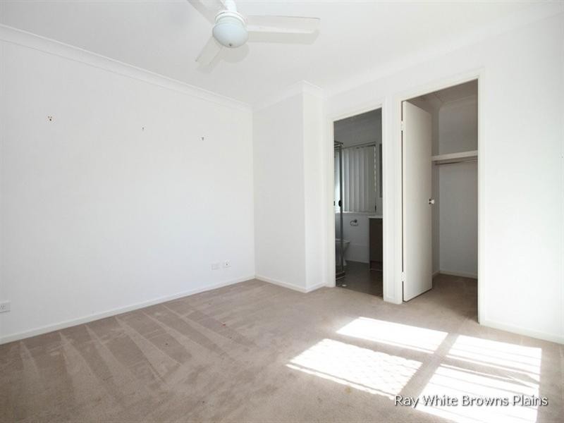 6 Marcoola Place, Regents Park QLD 4118