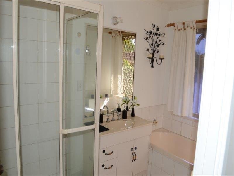 12 Thistle Street, Regents Park QLD 4118