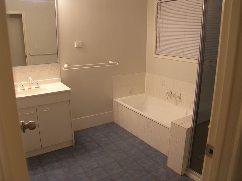 67 Federation Drive, Hillcrest QLD 4118