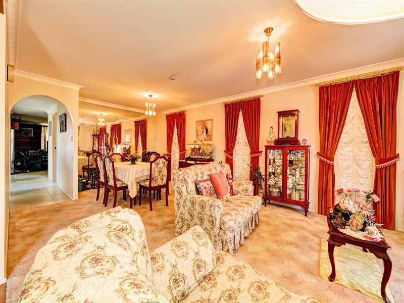 6 Woolley Street, Avenell Heights QLD 4670