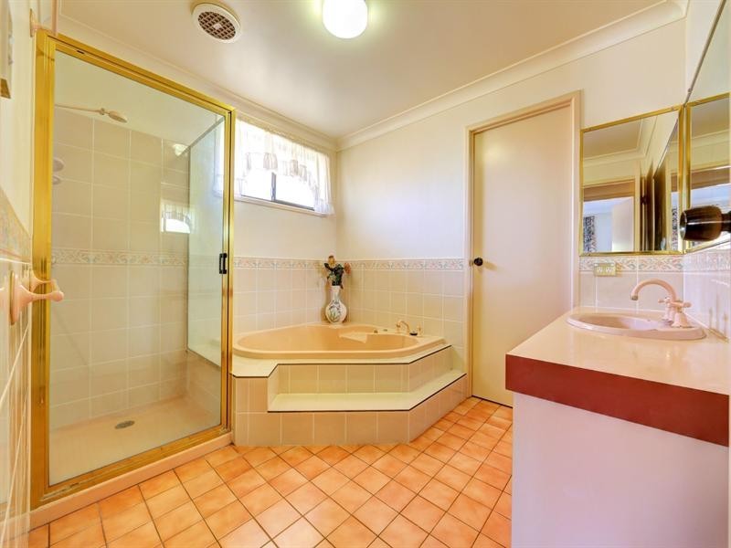 6 Woolley Street, Avenell Heights QLD 4670