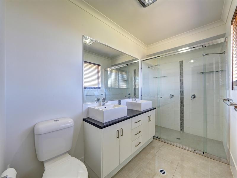 8 Longview Street, Ashfield QLD 4670