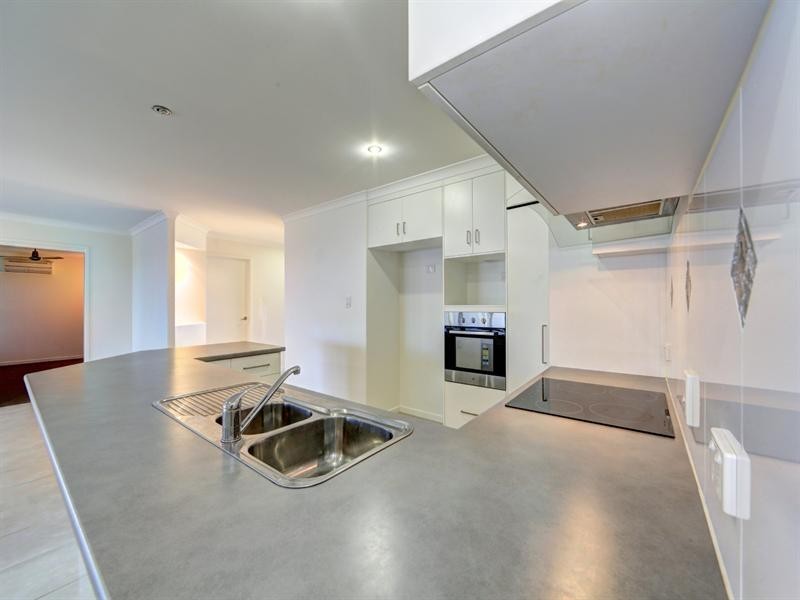 8 Longview Street, Ashfield QLD 4670