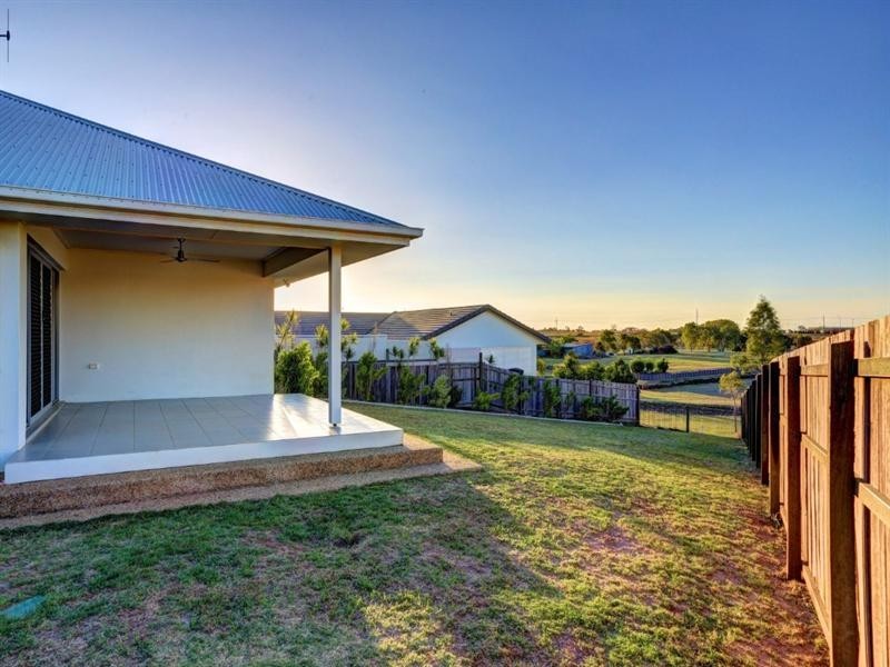 8 Longview Street, Ashfield QLD 4670