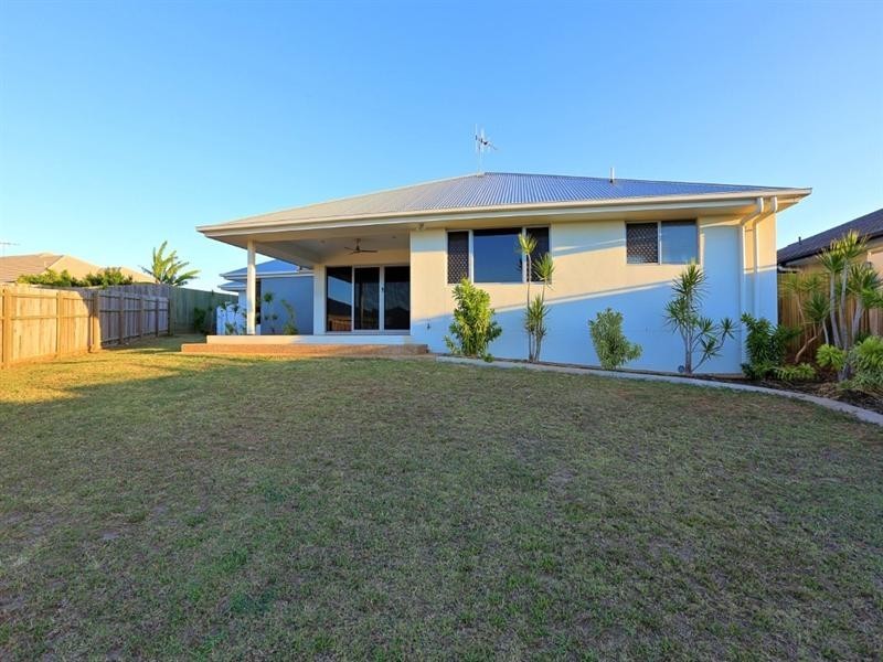 8 Longview Street, Ashfield QLD 4670