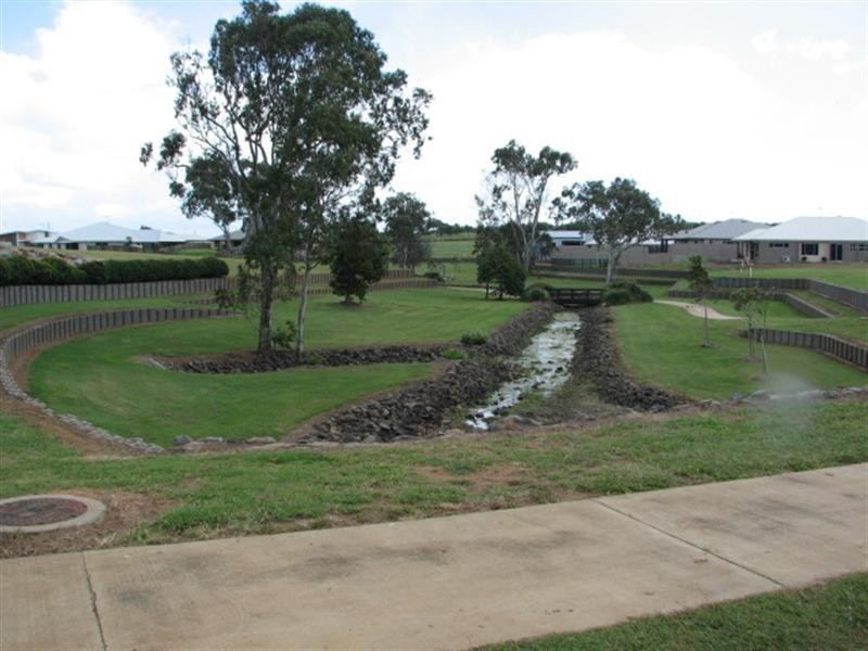 8 Longview Street, Ashfield QLD 4670