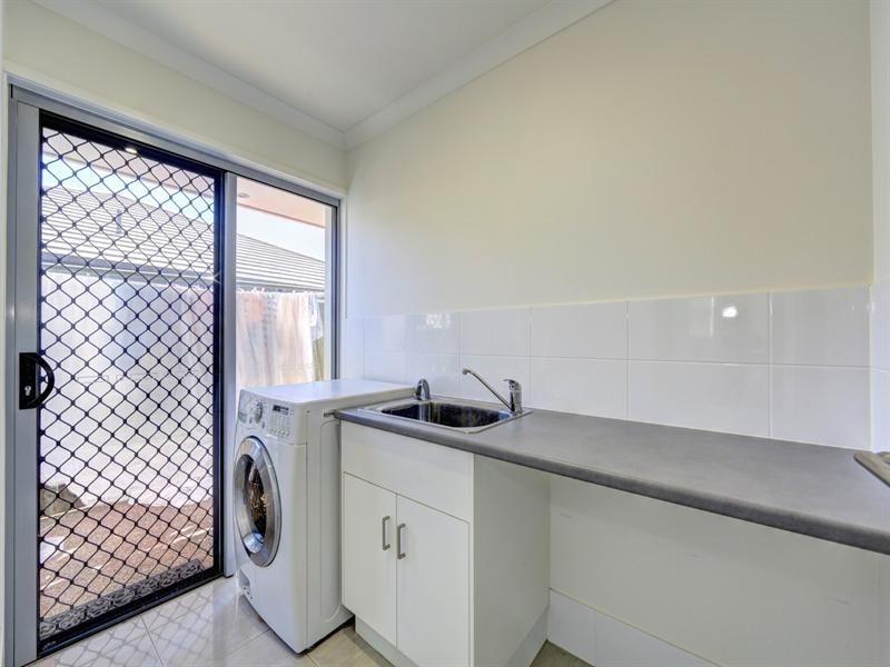 8 Longview Street, Ashfield QLD 4670