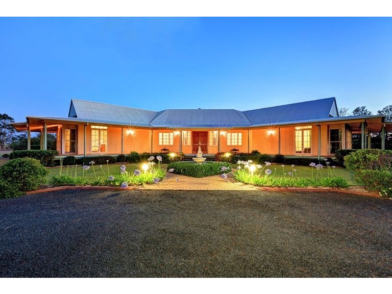 336 Fe Walker Street, Ashfield QLD 4670