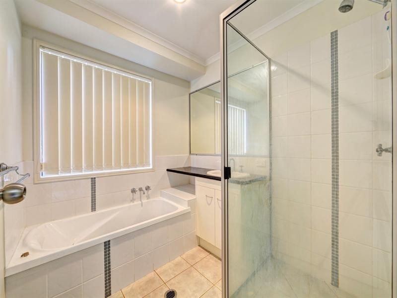 48 ROBINA Drive, Avoca QLD 4670