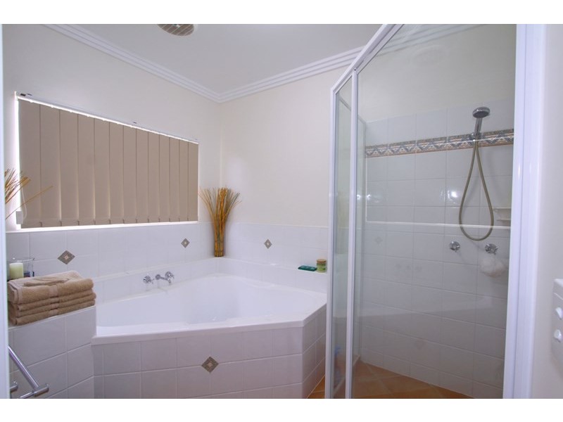 24 Lakeview Drive, Bundaberg North QLD 4670