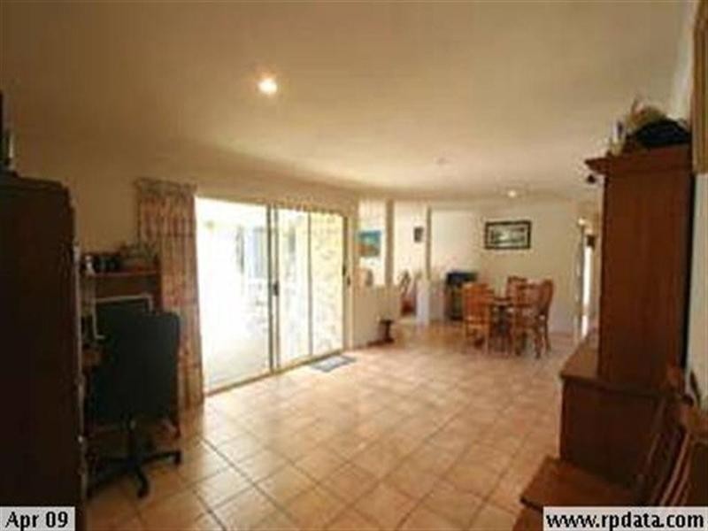 17 Maikie Street, Kalkie QLD 4670