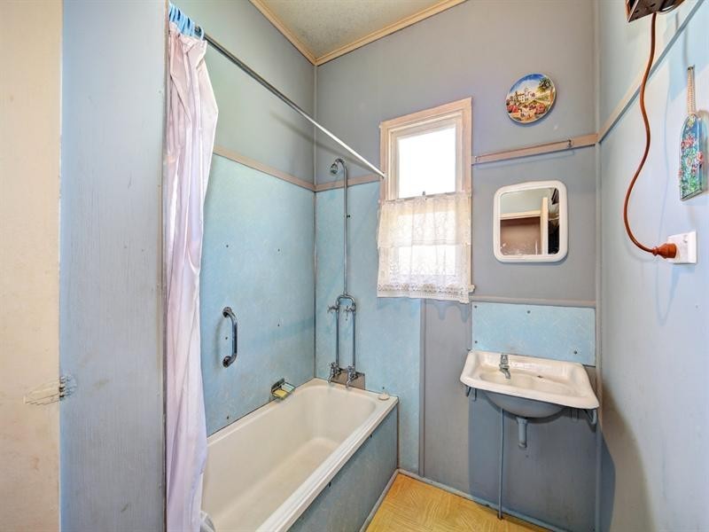 7 High Street, Walkervale QLD 4670