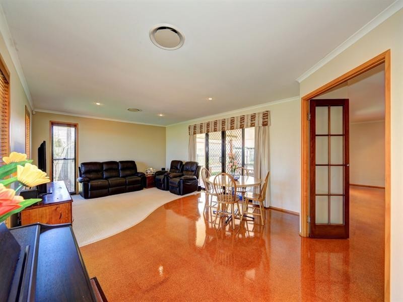 27 Chancellor Drive, Avenell Heights QLD 4670