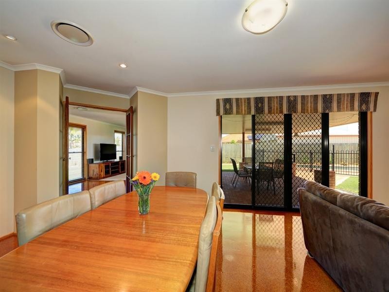 27 Chancellor Drive, Avenell Heights QLD 4670