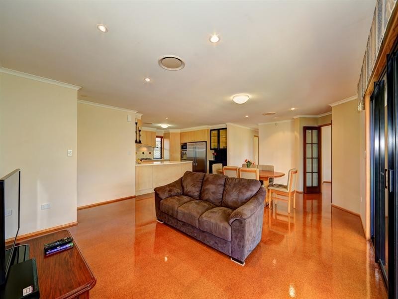 27 Chancellor Drive, Avenell Heights QLD 4670